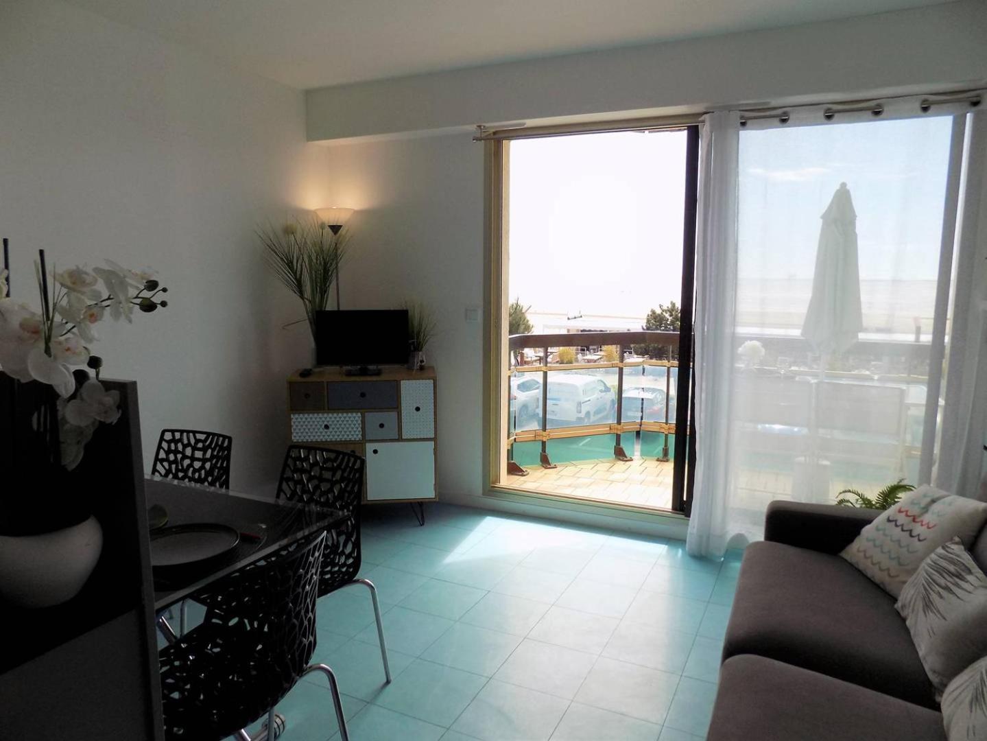 Saint Georges De Didonne - Pleine Vue Mer Pour Ce Studio Cabine Face A La Plage Exterior photo