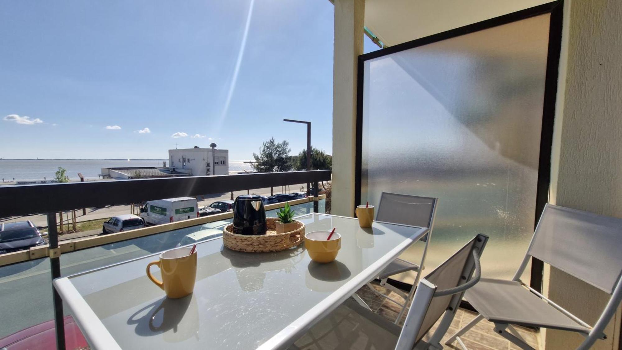 Saint Georges De Didonne - Pleine Vue Mer Pour Ce Studio Cabine Face A La Plage Exterior photo