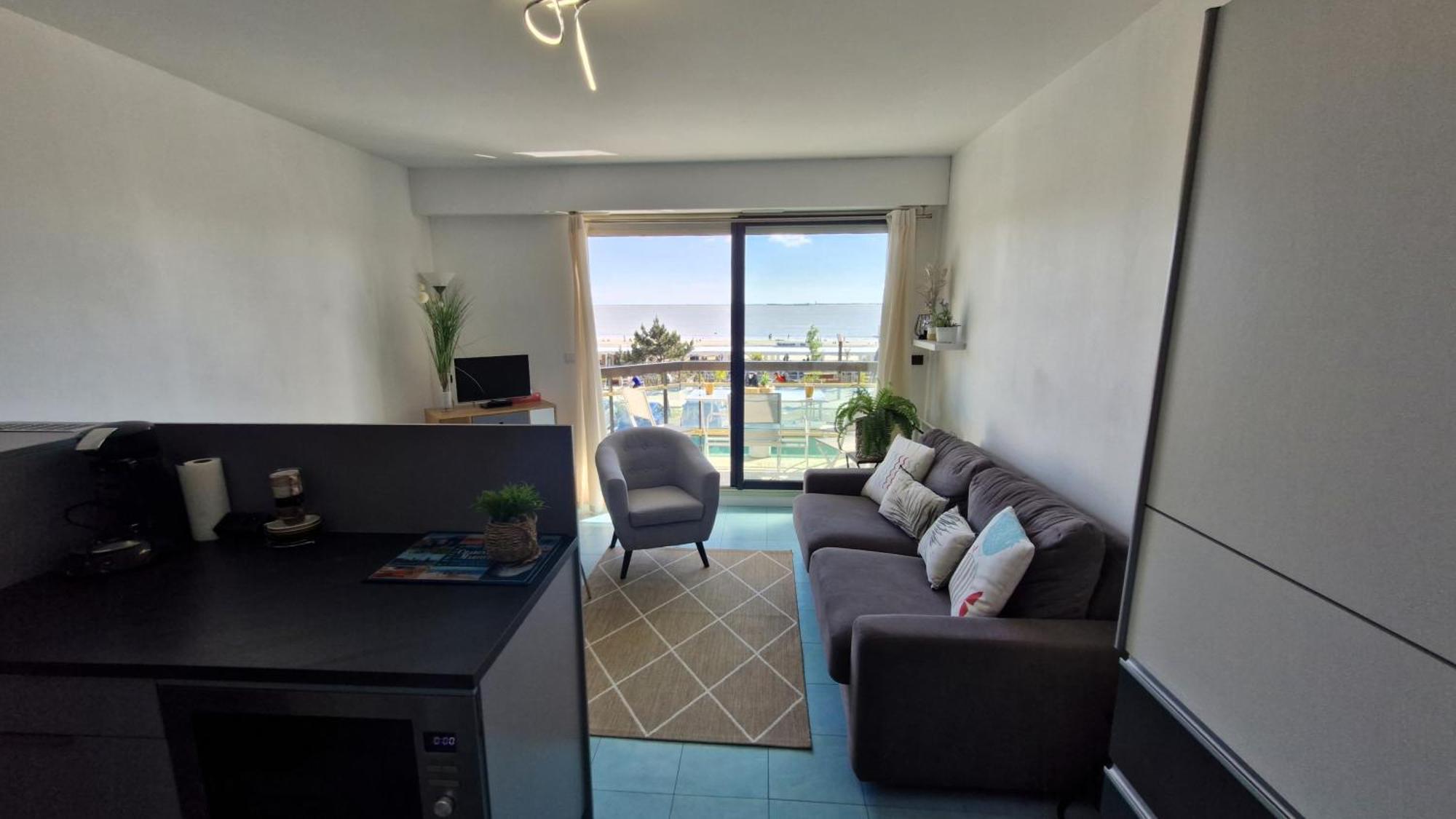 Saint Georges De Didonne - Pleine Vue Mer Pour Ce Studio Cabine Face A La Plage Exterior photo